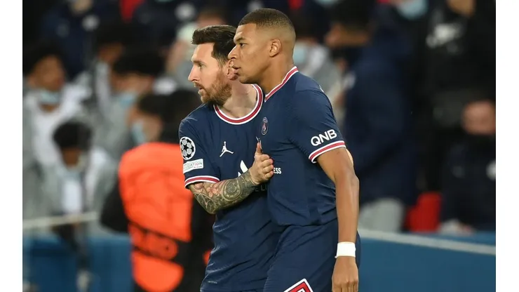 Mbappé y Messi celebrando en el PSG