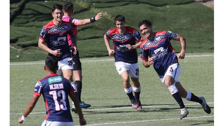 Deportes Recoleta derrotó por 2-1 a Colina y es puntero del torneo junto a Limache.