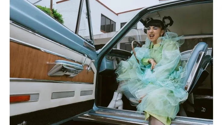 Mon Laferte ahora está de gira por Estados Unidos, con presentaciones completamente agotadas.