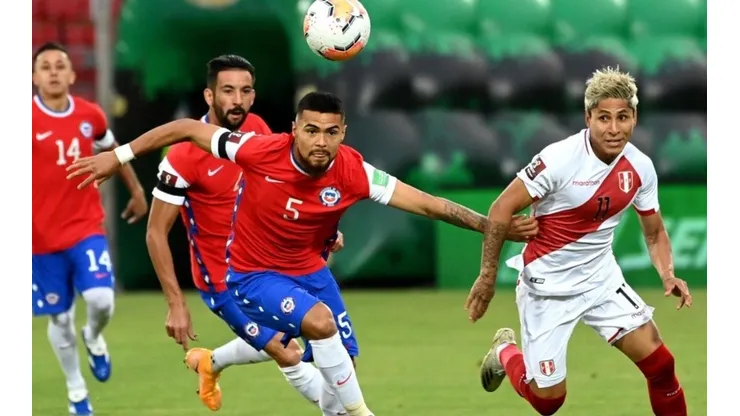 Perú y Chile juegan este jueves por Eliminatorias.