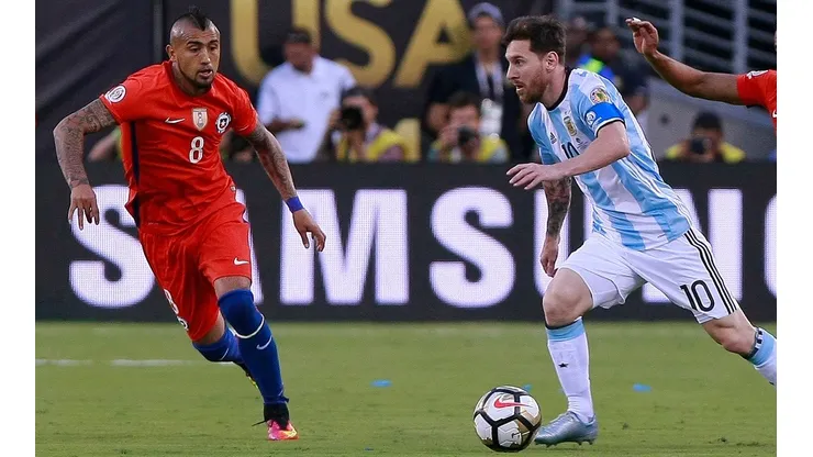 Arturo Vidal y Lionel Messi se han encontrado recurrentemente a nivel de selecciones y además fueron compañeros en Barcelona