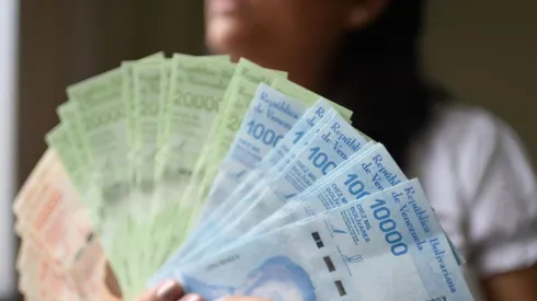 Venezuela elimina seis ceros al bolívar en medio de la hiperinflación que devalúa la moneda