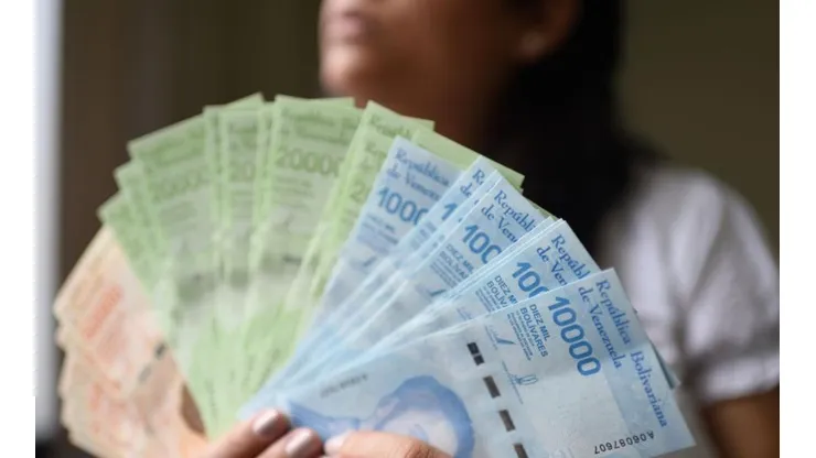 Venezuela elimina seis ceros al bolívar en medio de la hiperinflación que devalúa la moneda