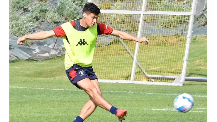 El volante nacional Pablo Galdames fue inscrito por el Genoa para disputar los encuentros de la Serie A | Foto: @GenoaCFC