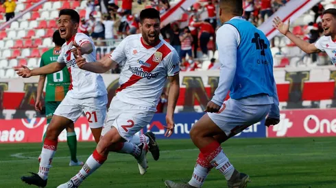 Curicó derrota a Cobresal en la agonía y sale de la zona de descenso directo.