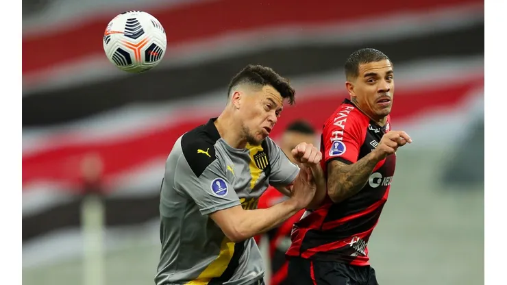 Athletico Paranaense fue contundente en toda la serie frente a Peñarol.