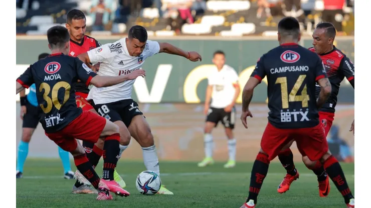 Colo Colo no pudo concretar sus oportunidades y Ñublense aprovechó la suya