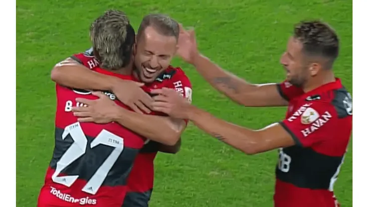 Isla y Flamengo celebran el segundo gol de Bruno Henrique en la semifinal de vuelta de Copa Libertadores