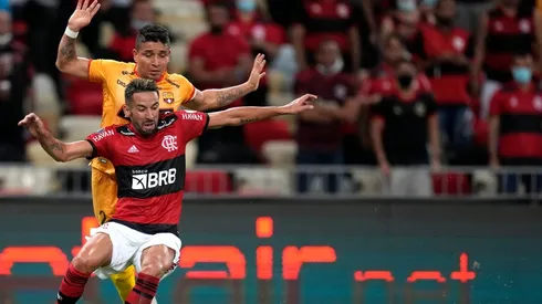 Flamengo de Mauricio Isla busca clasificar a la final de la Copa Libertadores ante Barcelona de Guayaquil.