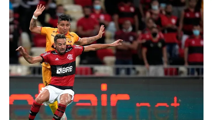 Flamengo de Mauricio Isla busca clasificar a la final de la Copa Libertadores ante Barcelona de Guayaquil.