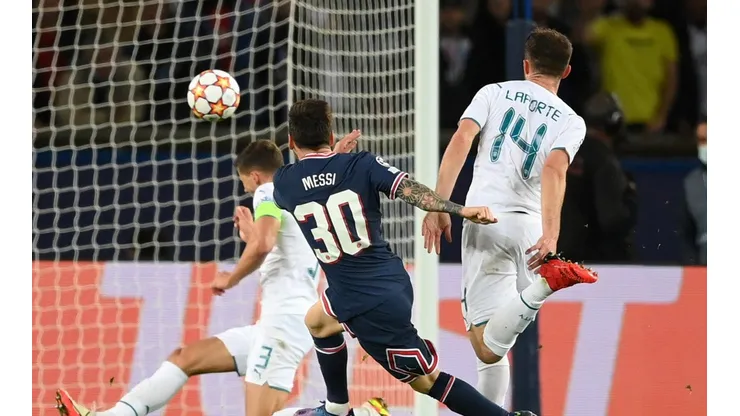 En su segundo partido por la Champions y cuarto desde que se puso la camiseta del PSG, Lio Messi se anota con su primer gol para la historia. Foto: Getty Images
