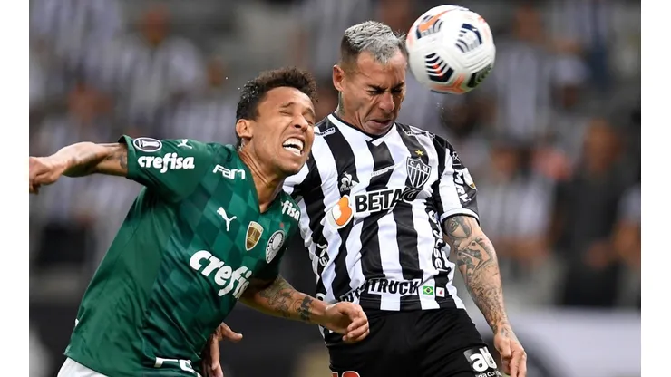 Eduardo Vargas fue héroe y villano del Galo en la semifinal de vuelta de Copa Libertadores.