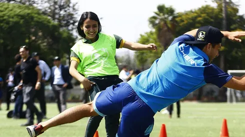 El fútbol se une por la salud mental de los niños en Hinchada Fútbol Más.