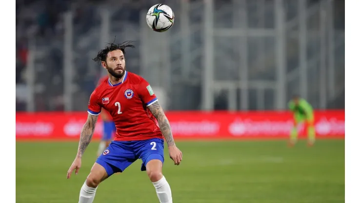 En Argentina aseguran que Eugenio Mena no llega a la triple fecha eliminatoria