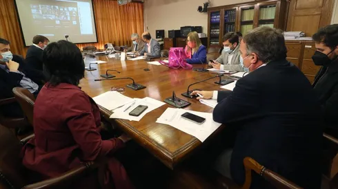 Comisión de Constitución aprueba el cuarto retiro y se mañana martes se votará hasta total despacho en la Sala