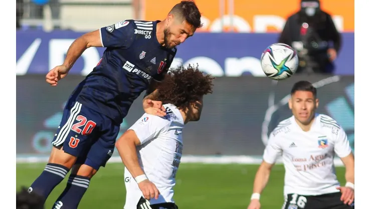 Joaquín Larrivey tuvo un superclásico ingrato y el plantel de Colo Colo lo ningunea tras el duelo.