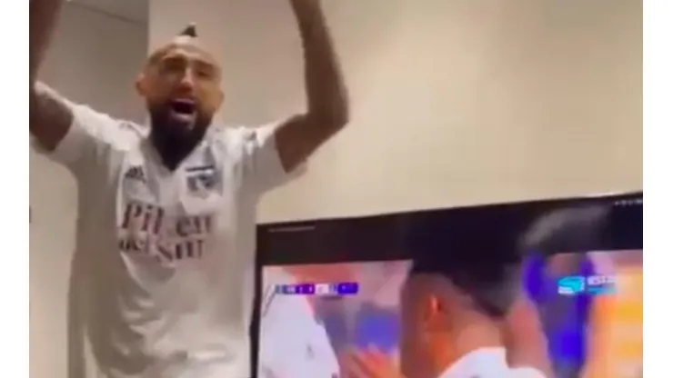 Vidal celebró con todo el triunfo de Colo Colo ante la U