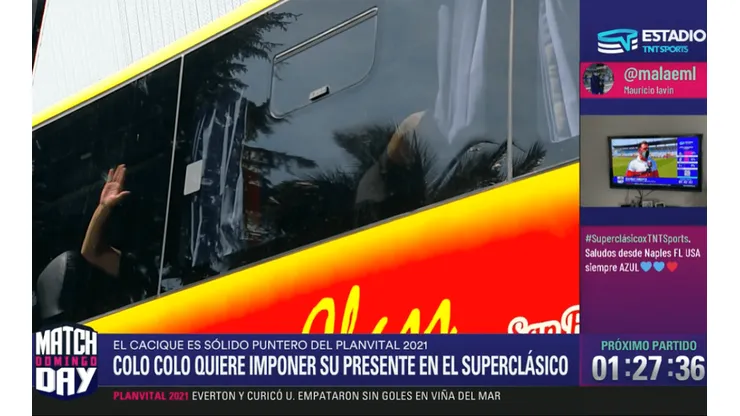 Los jugadores albos golpeaban las ventanas del bus