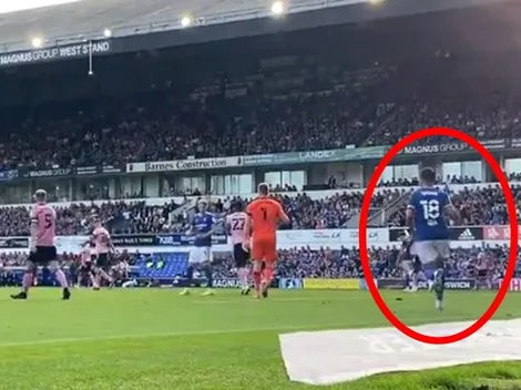 ¡Epic fail! Portero se distrae, le roban el balón y permite gol en el 90'