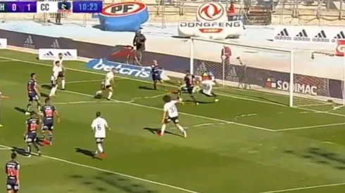El autogol de Ramón Arias complica el partido a Universidad de Chile.