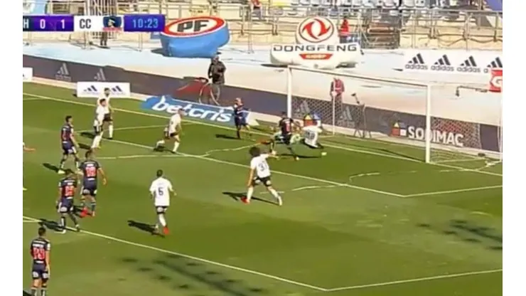 El autogol de Ramón Arias complica el partido a Universidad de Chile.