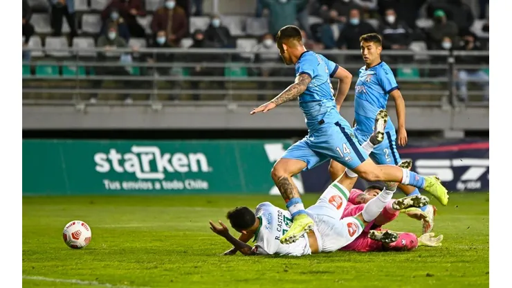 San Marcos comenzó con los problemas de contagios en el viaje para enfrentar a Deportes Temuco donde dos jugadores dieron positivo. Ahora todos su plantel está como contacto estrecho en aislamiento. Foto: Agencia Uno