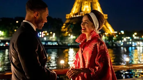 Lily Collins vuelve en la segunda parte.