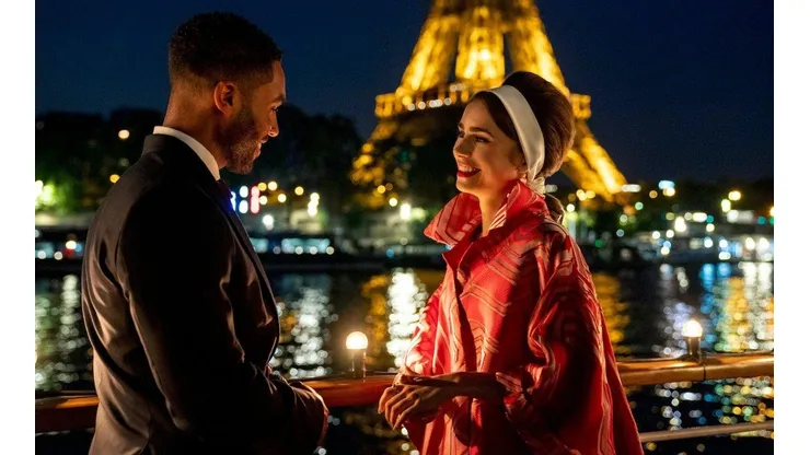 Lily Collins vuelve en la segunda parte.