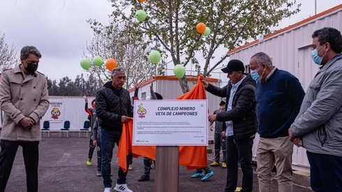En Puente Alto se emplaza el complejo Veta de Campeones de Cobresal, destinado al trabajo del fútbol joven y femenino.