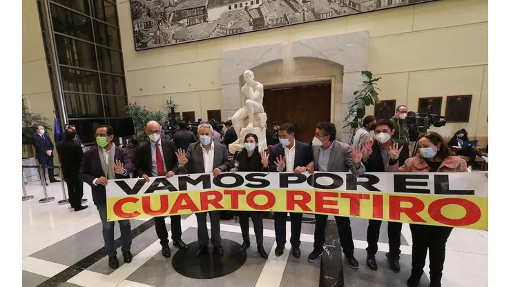 En el Debate Presidencial televisivo de ayer, uno de los temas que mayor discusión generó entre los candidatos fue el posible Cuarto Retiro.