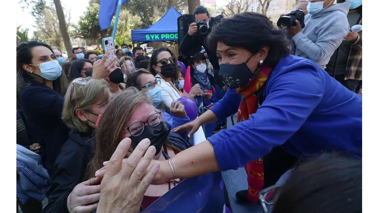 "Si no les gusta, váyanse a LinkedIn": Provoste se defiende tras el debate