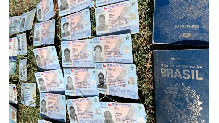 Decenas de cédulas chilenas son encontradas en la frontera de México con EEUU