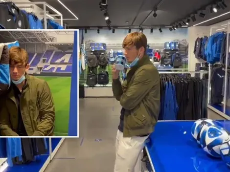 Espera todo el día, se duerme y nadie compra una camiseta con su nombre