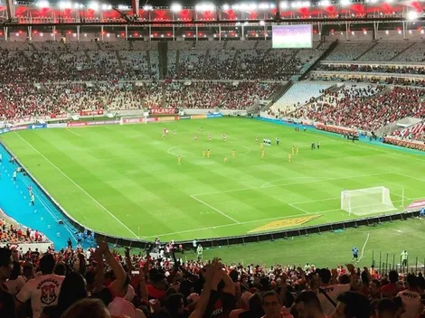 Hinchas respaldan a Mauricio Isla con hermoso canto