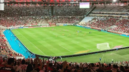 La torcida de Flamengo apoya con todo a Mauricio Isla