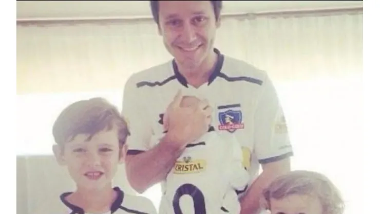El actor nacional Benjamín Vicuña es hincha de Colo Colo y siempre se ha mostrado luciendo la camiseta de su club.