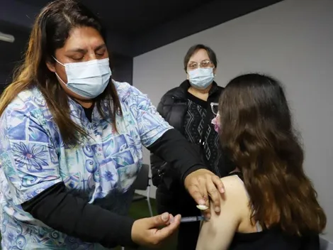 ¿Se puede beber alcohol después de recibir la vacuna?