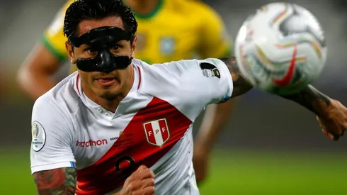 El enmascarado Gianluca Lapadula ilusiona a Perú.