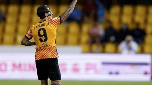 Lapadula anotó un triplete en Italia y en Perú ya lo ven brillando contra Chile