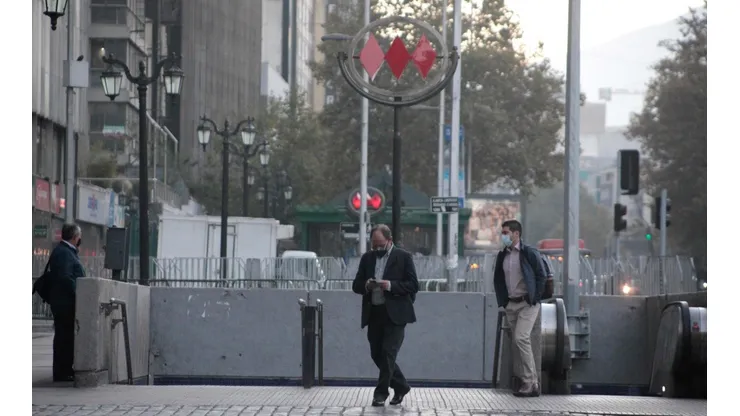 Revisa el horario del Metro de Santiago