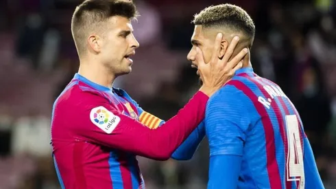 Piqué acompañó a Ronald Araújo en la inédita delantera del Barcelona