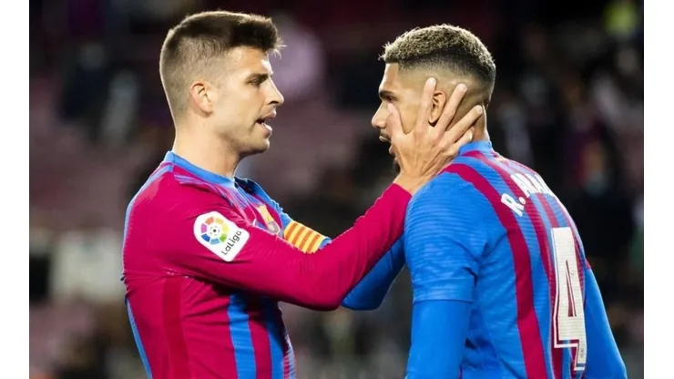 Piqué acompañó a Ronald Araújo en la inédita delantera del Barcelona