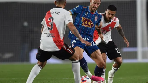 Paulo Díaz se está desempeñando como defensor central por la izquierda.