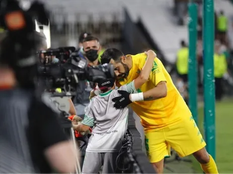 Bravo emociona con lindo gesto con un pequeño hincha de Betis