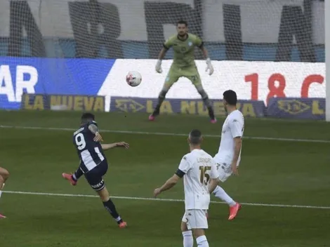 Gabriel Arias sufre con dos golazos en la meta de Racing