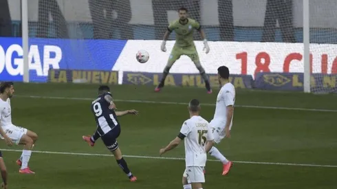 Gabriel Arias no tuvo unas buenas Fiestas Patrias luego de sufrir dos golazos de parte de Talleres en la victoria sobre Racing. Foto: @Tycsports