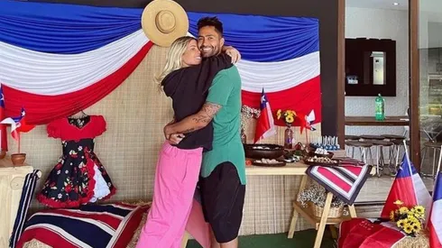 José Luis Jiménez festeja las Fiestas Patrias en familia realizando juegos típicos nacionales en compañía de amigos