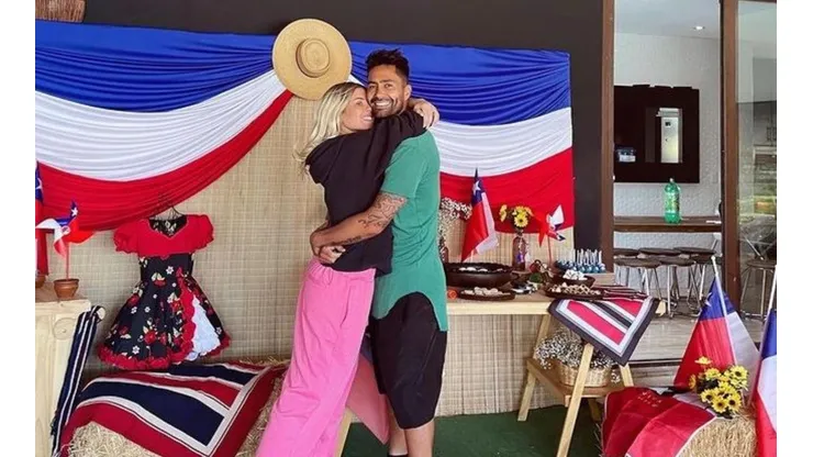 José Luis Jiménez festeja las Fiestas Patrias en familia realizando juegos típicos nacionales en compañía de amigos