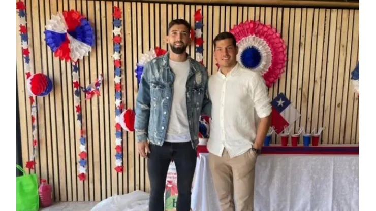 Emiliano Amor y Miiko Albornoz participaron de una celebración de Fiestas Patrias con varios compañeros de Colo Colo.