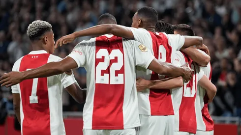Ajax goleó en casa